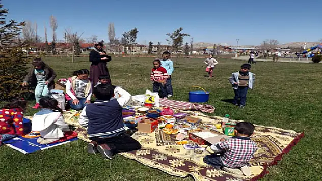 Vatandaş Hafta Sonu Sıcak Havanın Tadını Çıkardı
