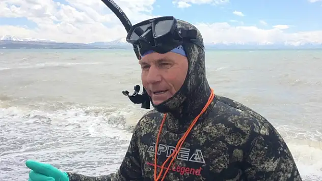 Barış için yüzdü