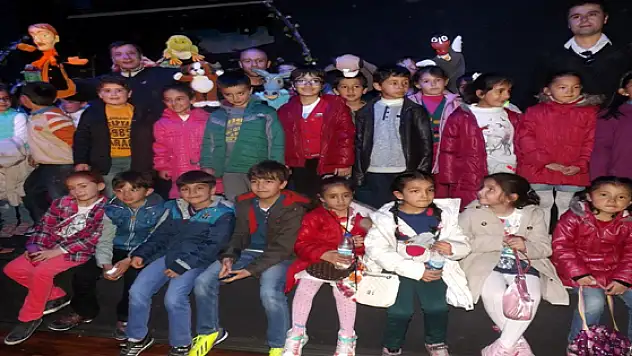 Tiyatro Şenliklerine Yoğun İlgi