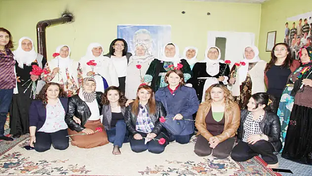 Kadın Kurulu'ndan Anneler Günü Kutlaması