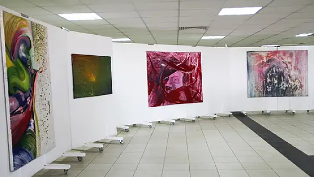 YYÜ'de Resim Sergisi Açıldı 