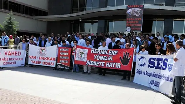 Sağlık Çalışanları Endişeli