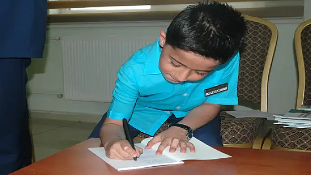 Minik Arda İlk Kitabını Çıkarttı