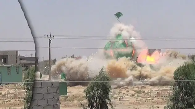 İŞİD  Resmi Binaları Havaya Uçuruyor