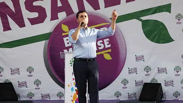 Demirtaş: Edepdışı hakaretini aynen iade ediyoruz