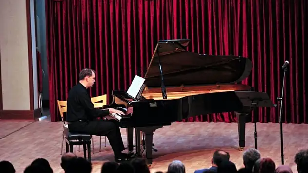 YYÜDE MUHTEŞEM PİYANO KONSERİ