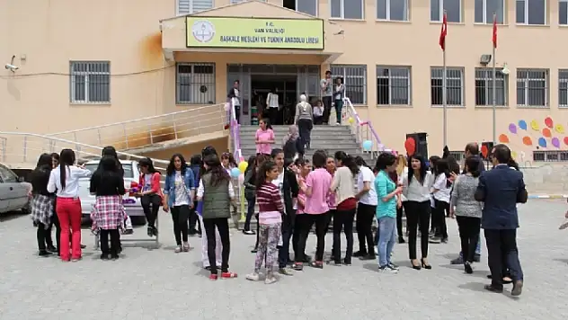 Başkale'de Yılsonu Şenliği İlgi Gördü