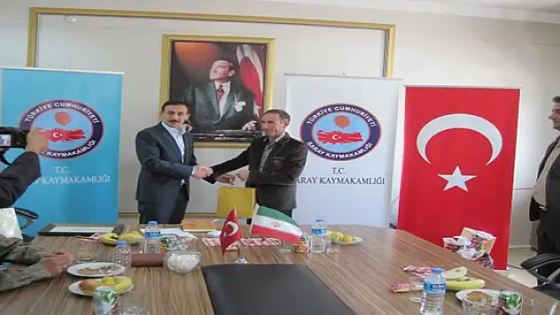 Saray Kaymakamı Çiçekli İran Heyetiyle Bir Araya Geldi