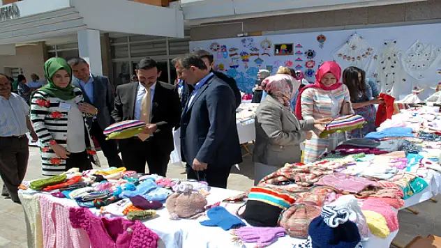 Saraylı Kadınlardan El İşi Sergisi