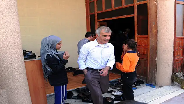 Dilenciler Cami Önlerine Akın Etti