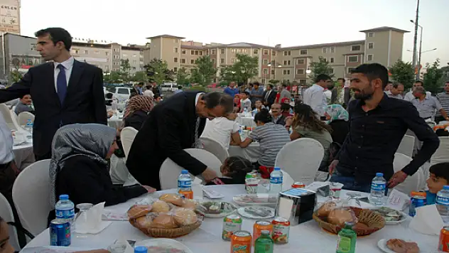Valilikten Anlamlı İftar Programı 