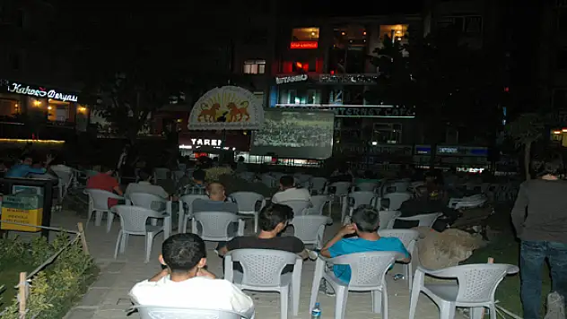 Açık Hava Filmlere İlgi Yoğun