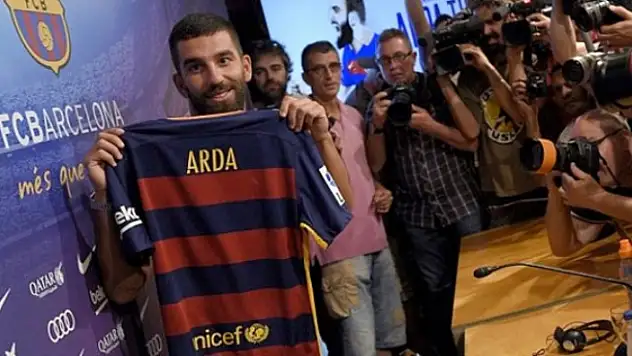 Arda Turan, Messi Formasını İmzalamadı