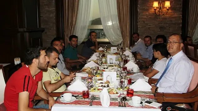Elit World Hotelden Gazetecilere İftar
