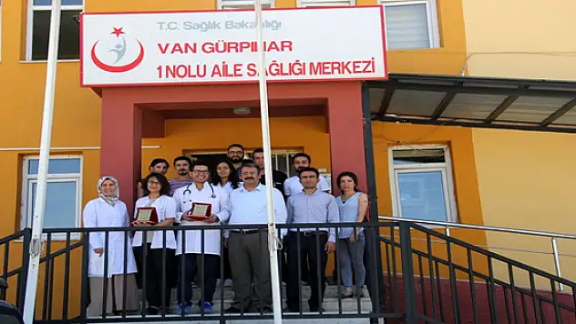 Bebek Dostu Kurum ve Hekimlere Plaket