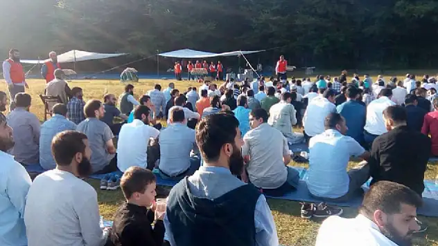 IŞİD, İstanbul'da toplu bayram namazı kıldırdı