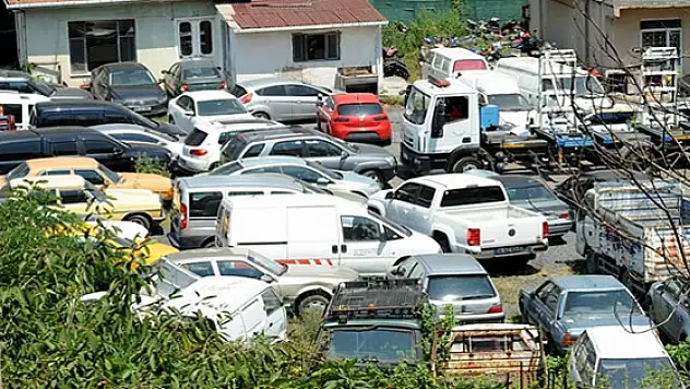 İcralık araçlar otoparkları doldurdu