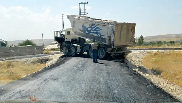 Erciş'te asfalt seferberliği  