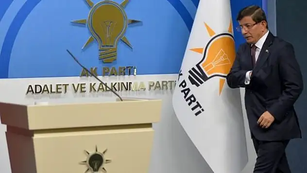 FT: Türkiye siyasi belirsizlikte seçime gidiyor