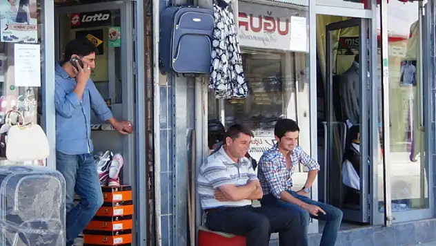 Ercişte İş Yerlerini Boşaltmayan Esnafa Son İhtar