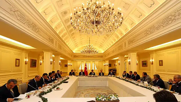 Davutoğlu'ndan önemli mesajlar!