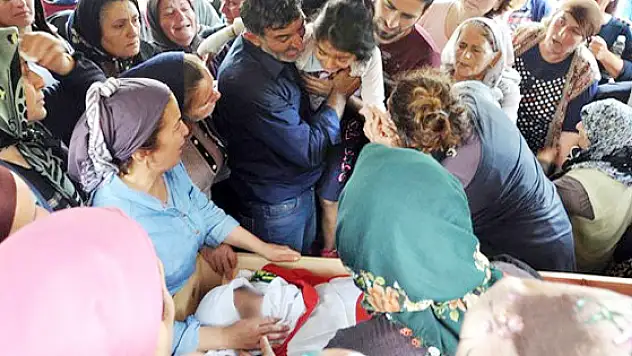 Anneye Son Bakış! Hopa'da Cenazeler Uğurlanıyor