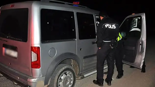 Van'dan eroin götüren polis rezil oldu