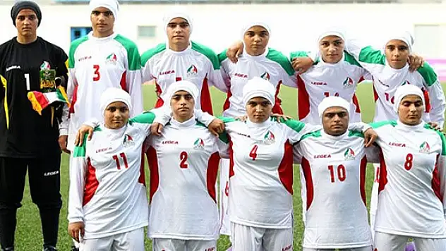 İran Kadın Milli Takımı'nın 8'i erkek iddiası!