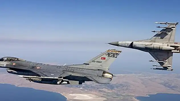 Rus uçağı Türk hava sahasını ihlal etti