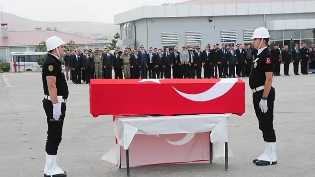 Şehit polisin naaşı memleketine uğurlandı