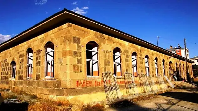 Tarihi okul onarılıyor