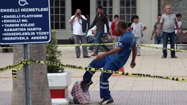 Polise kızdı şüpheli pakete kendi müdahale etti!