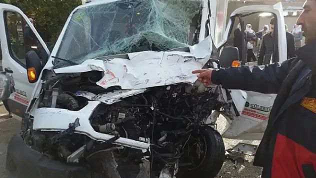 Van'da Trafik Kazası: 4 Yaralı