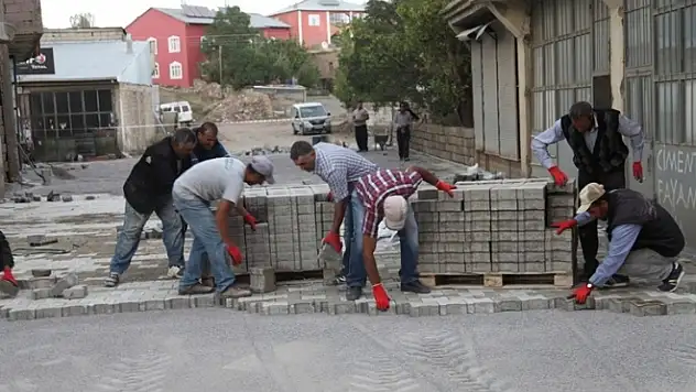Özalp Belediyesinin Yol Yapım Çalışmaları