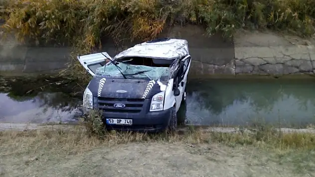 Van'da Trafik Kazası 1 Ölü, 13 Yaralı