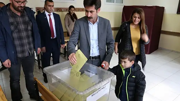 Eş Başkanlar Oy Kullandı