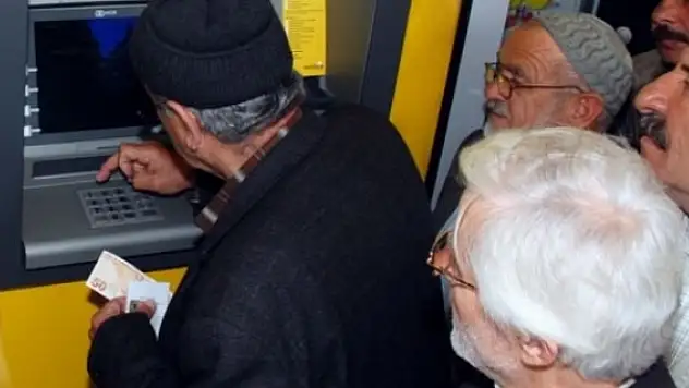 Emeklilere 1.200 lira için geri sayım başladı