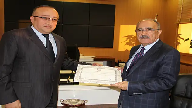 AK Parti Van Milletvekilleri Mazbatalarını Aldı