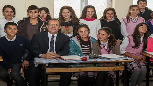 Vali Taşyapan'dan Okul Ziyaretleri