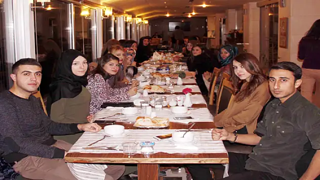 Öğretmenler Yemekte Bir Araya Geldi