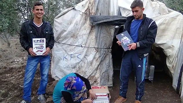 Çadırda 'KPSS' sınava hazırlanıyorlar
