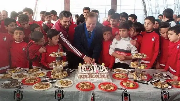 YAVRU KARTALLAR HÜNERLERİNİ SERGİLEDİ 