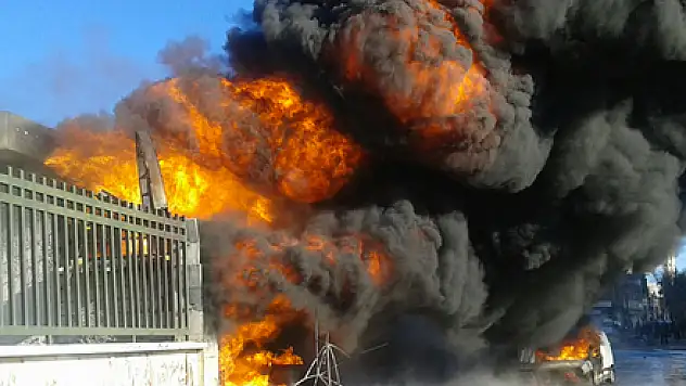 Rus savaş uçakları Azez'i bombaladı