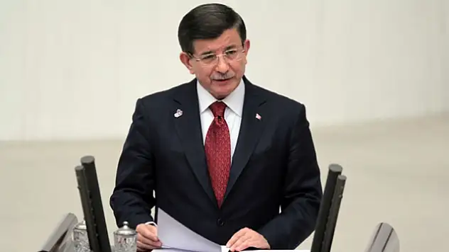 Davutoğlu'ndan o akademisyenlere sert tepki