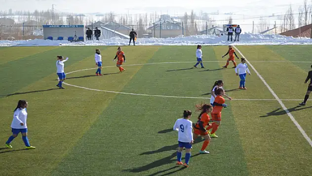 Bayanlar Futbol Takımı Berabere Kaldı