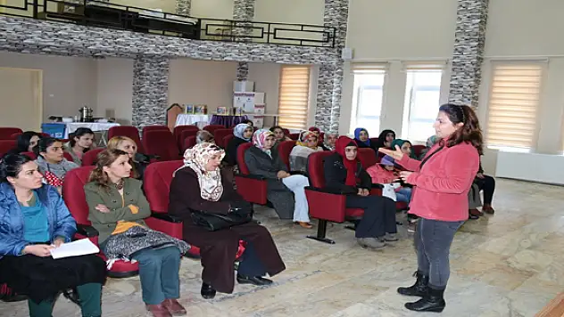 Edremit Belediyesinden Kadınlara Seminer
