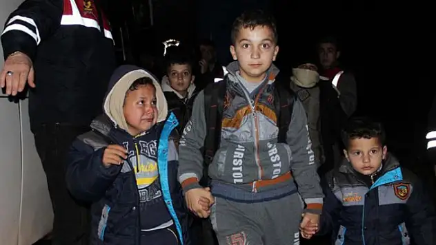 Tır dolusu umut sınır kapısını geçemedi