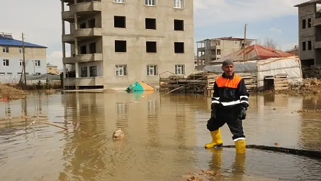 Vanda Evler Su Altında Kaldı