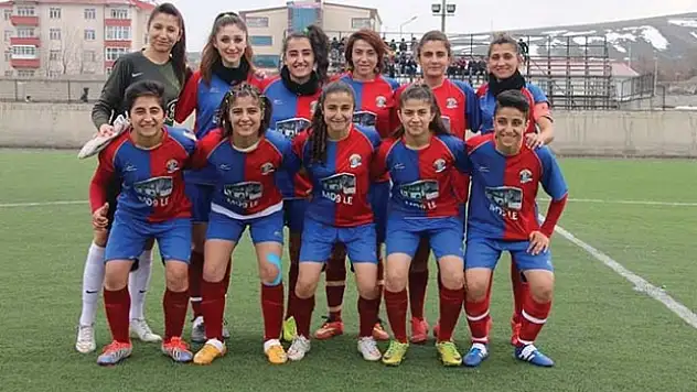 KADINLAR BEŞİKTAŞ'I GÖZÜNE KESTİRDİ