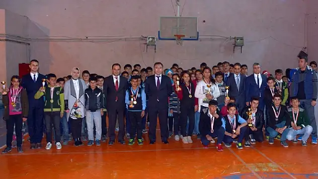 Başarılı Öğrenciler Ödüllendirildi